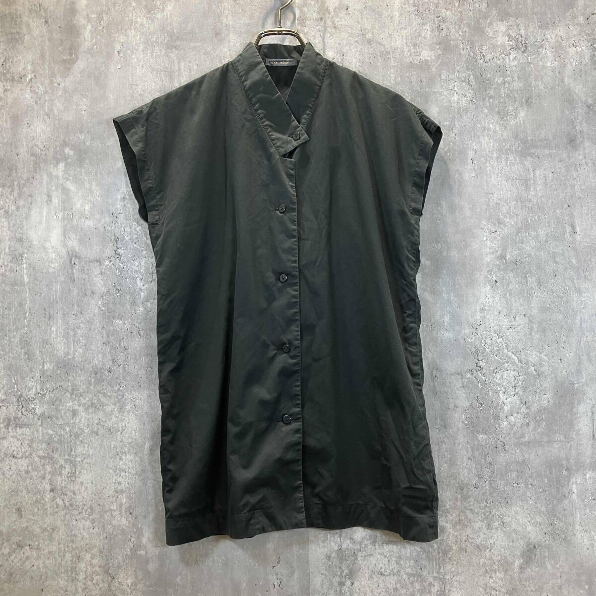 Issey Miyake Open-Collar Sleeveless Shirt